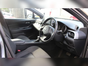 Used Toyota C-HR 2023 for sale - 79547680: Photo