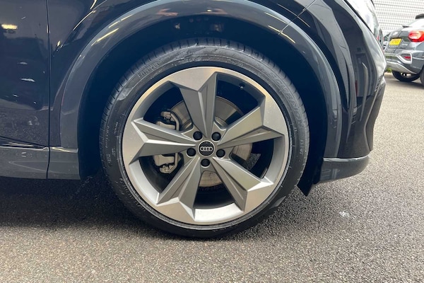 Used Audi Q4 e-tron 2025 for sale - 76230370: Photo 5