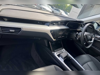Used Audi Q8 2024 for sale - 74716545: Photo