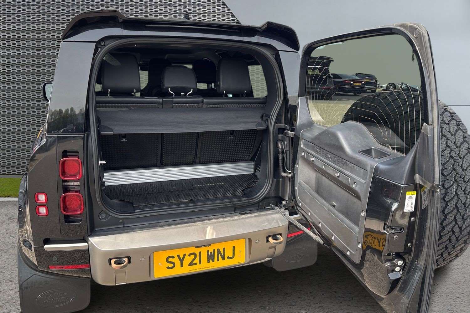 Used Land Rover Defender 2021 for sale - 78209323: Photo 13