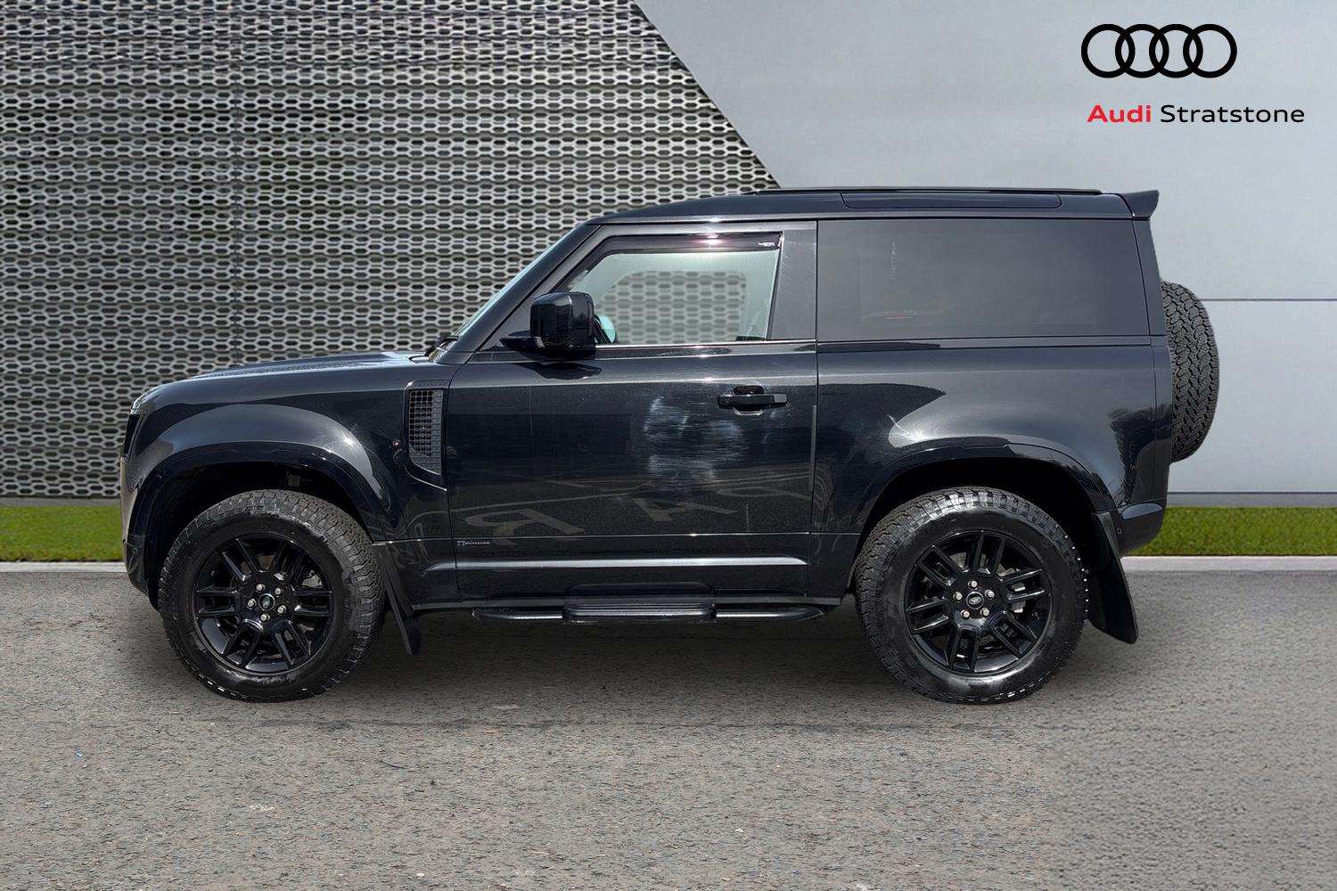 Used Land Rover Defender 2021 for sale - 78209323: Photo 8