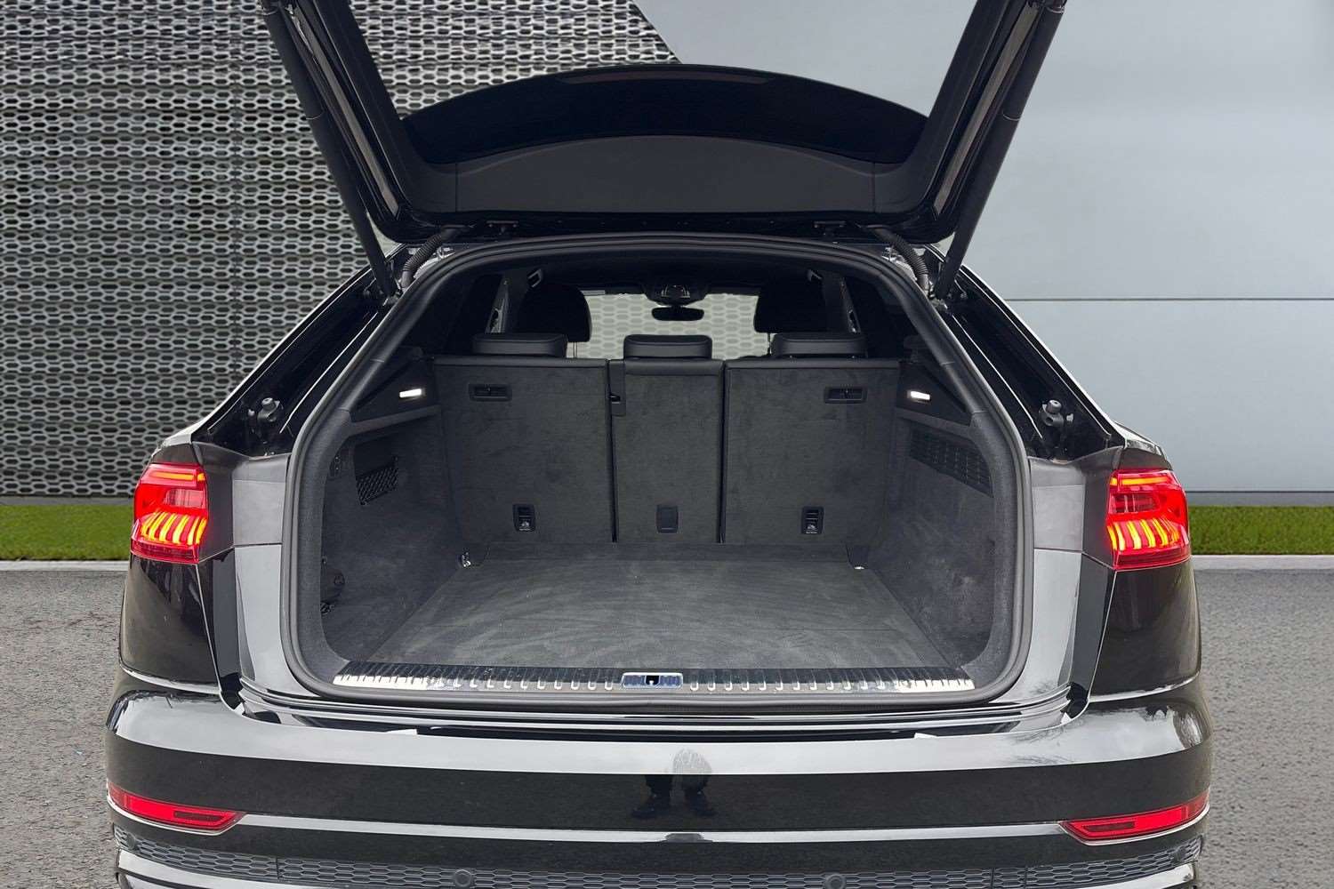 Used Audi Q8 2023 for sale - 77178882: Photo 13