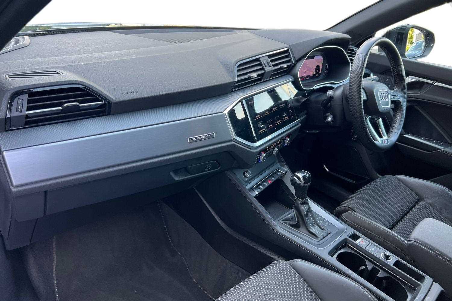 Used Audi Q3 2019 for sale - 76373683: Photo 2