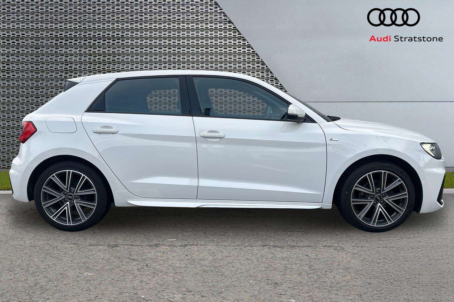 Used Audi A1 2023 for sale - 76842854: Photo 4
