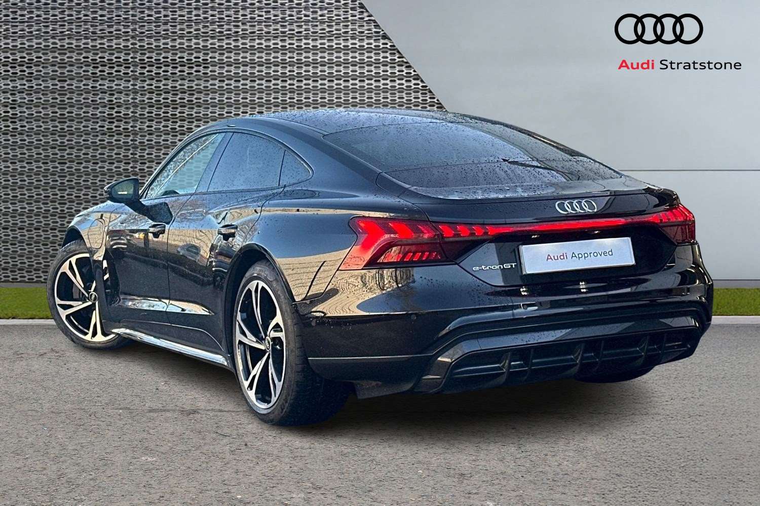 Used Audi e-tron GT 2023 for sale - 76902301: Photo 3
