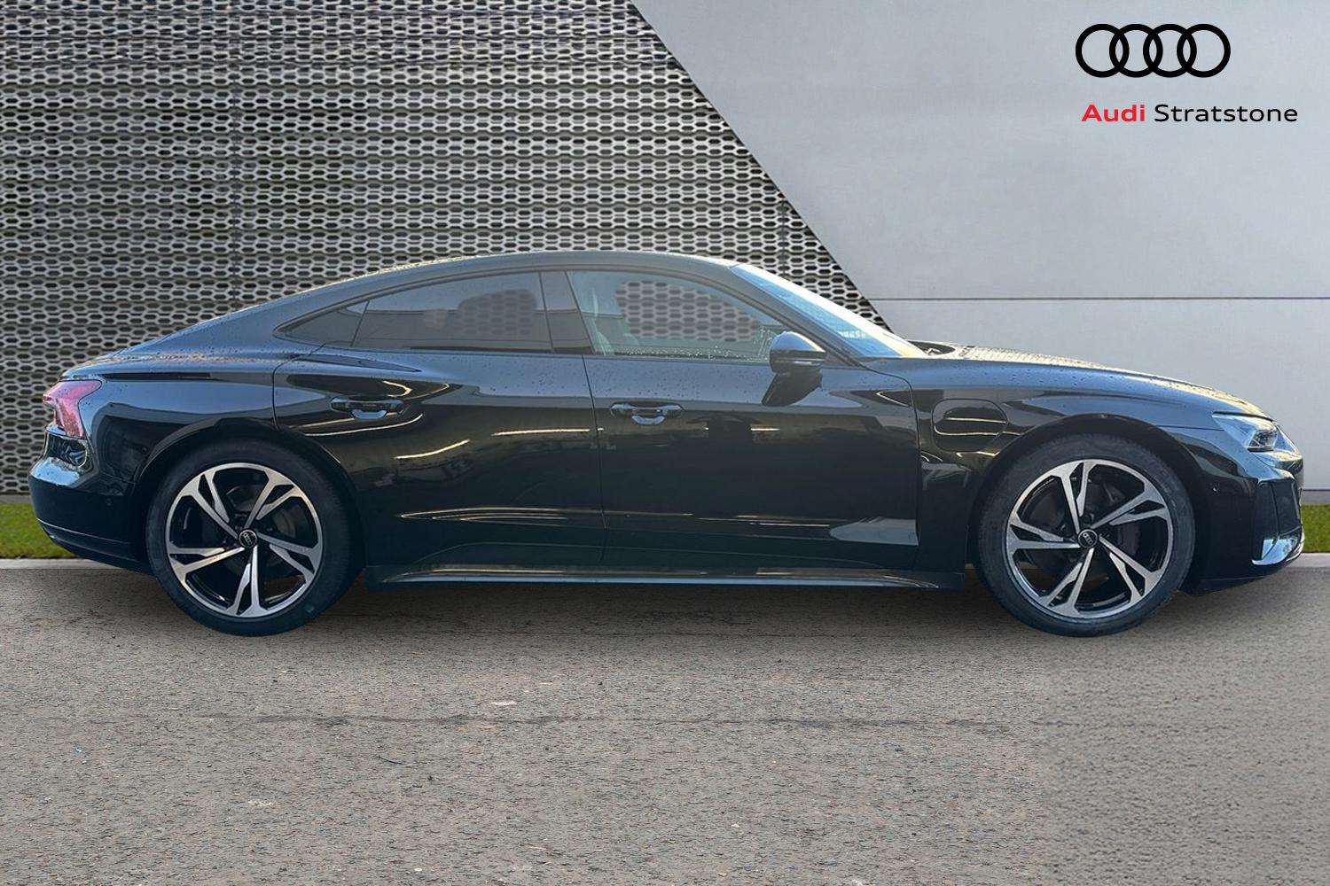 Used Audi e-tron GT 2023 for sale - 76902301: Photo 4