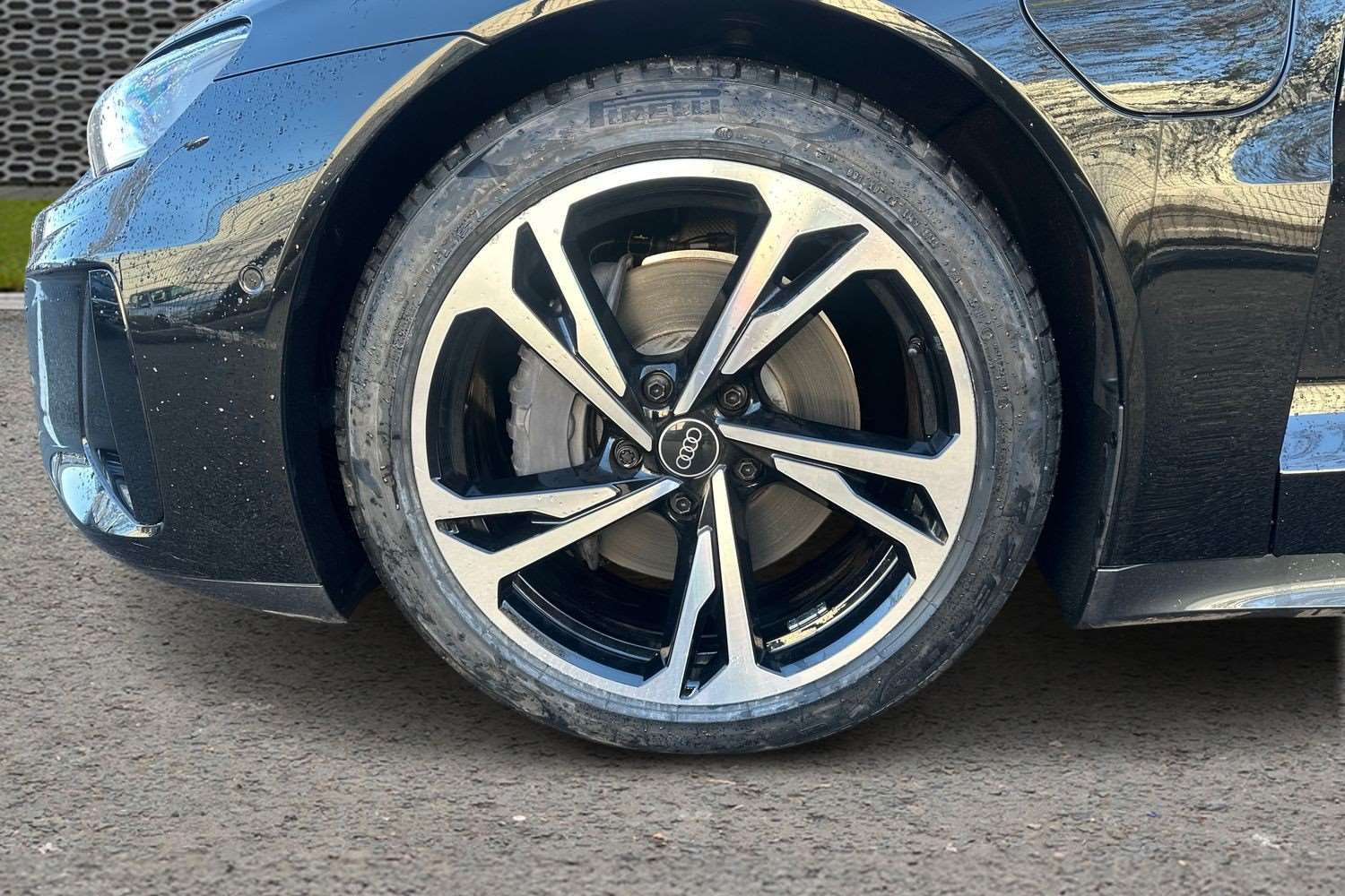 Used Audi e-tron GT 2023 for sale - 76902301: Photo 5