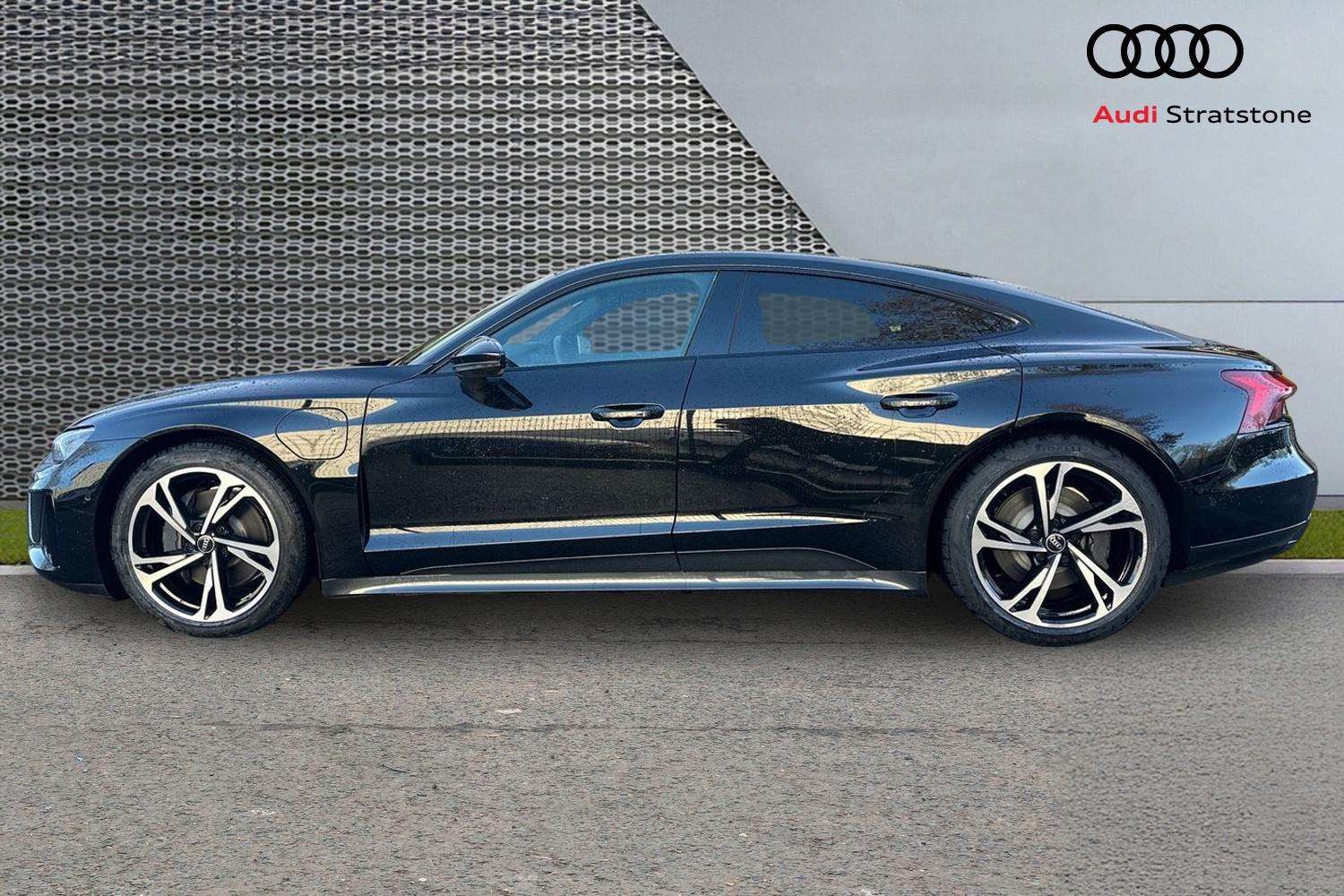 Used Audi e-tron GT 2023 for sale - 76902301: Photo 8