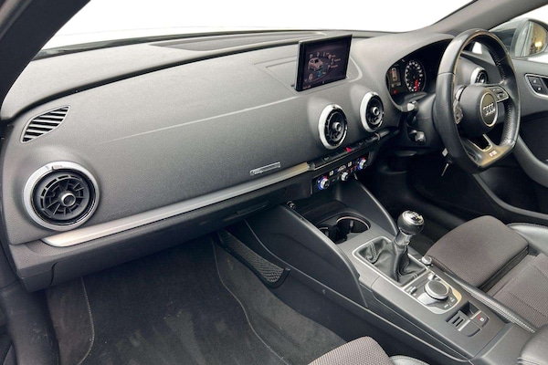 Used Audi A3 2017 for sale - 76125900: Photo 2