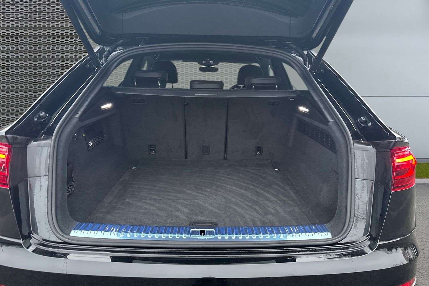 Used Audi Q8 2024 for sale - 77178898: Photo 13