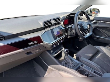 Used Audi Q3 2023 for sale - 79193200: Photo