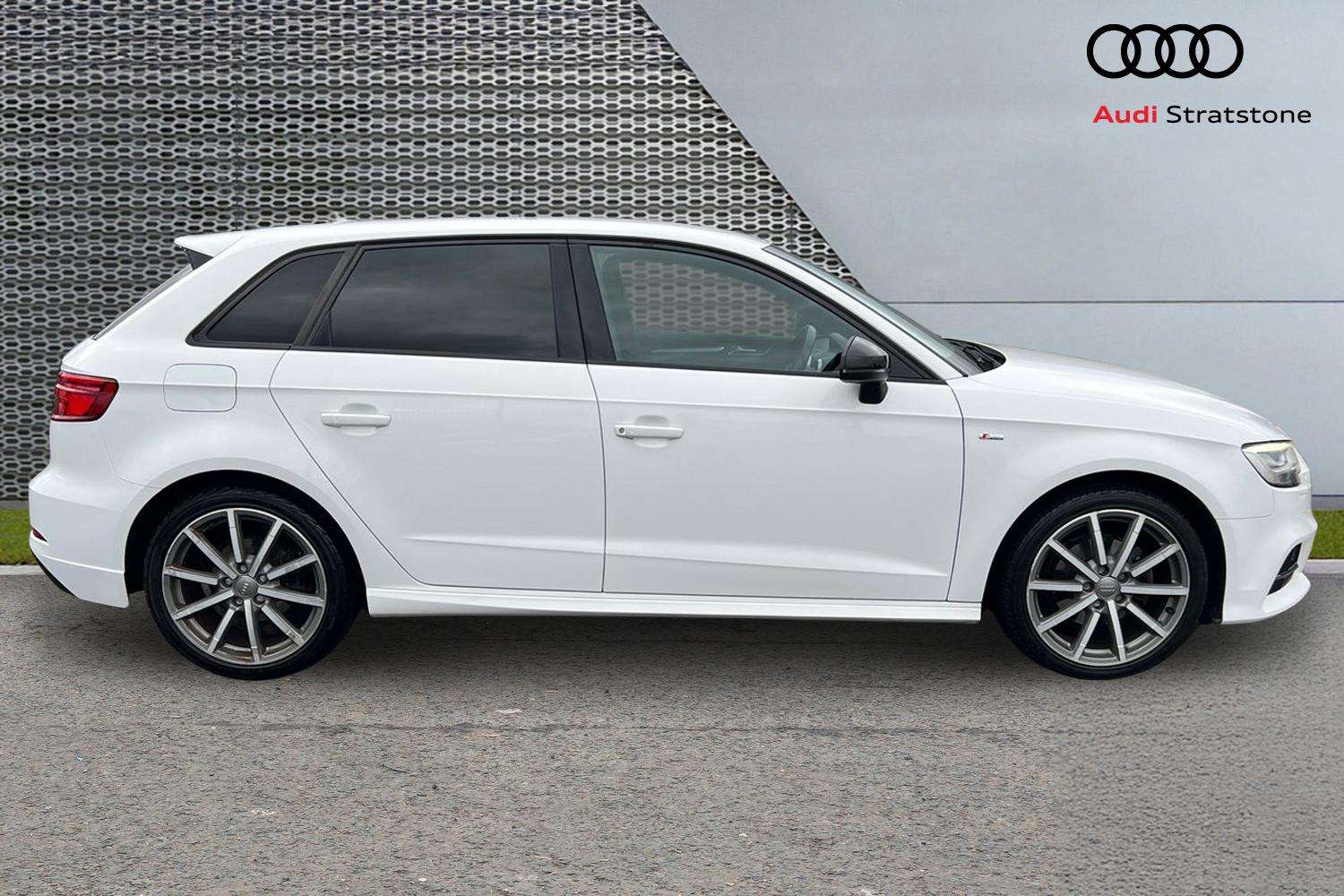 Used Audi A3 2017 for sale - 76362579: Photo 4