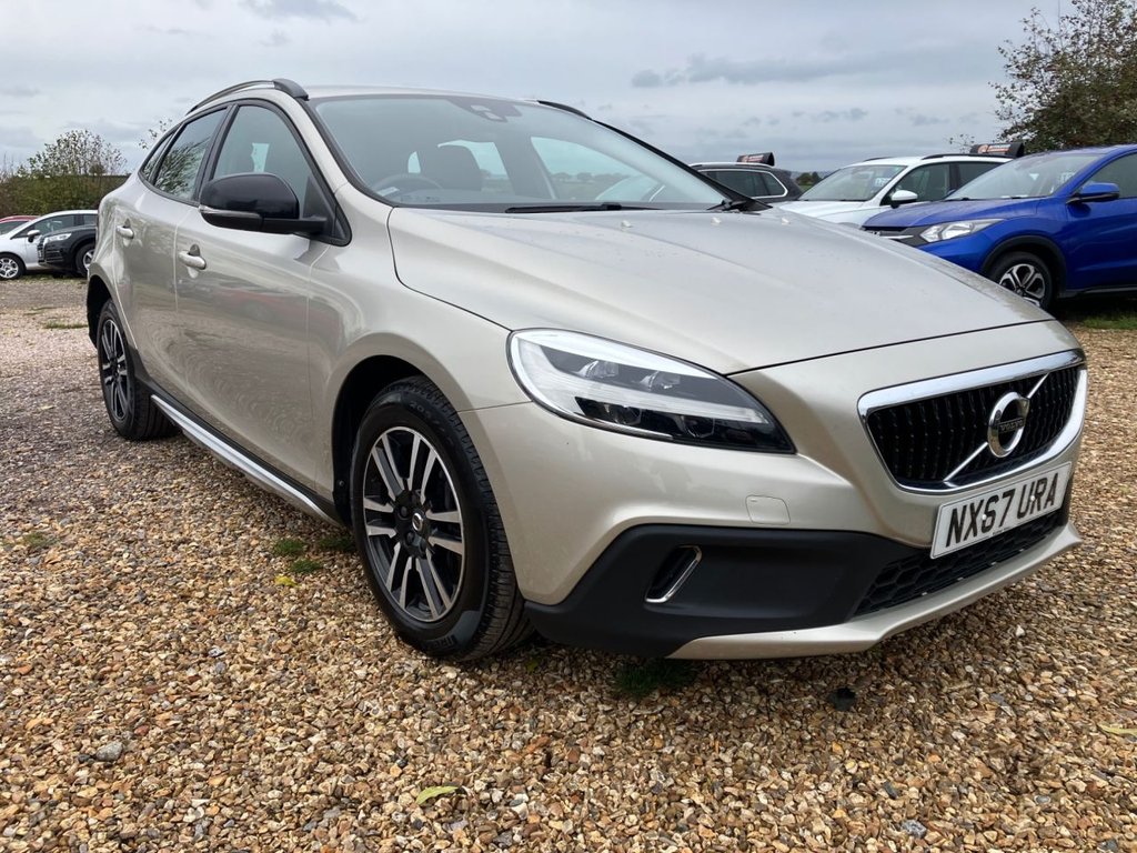 Used Volvo V40 2017 for sale - 76417059: Photo 1