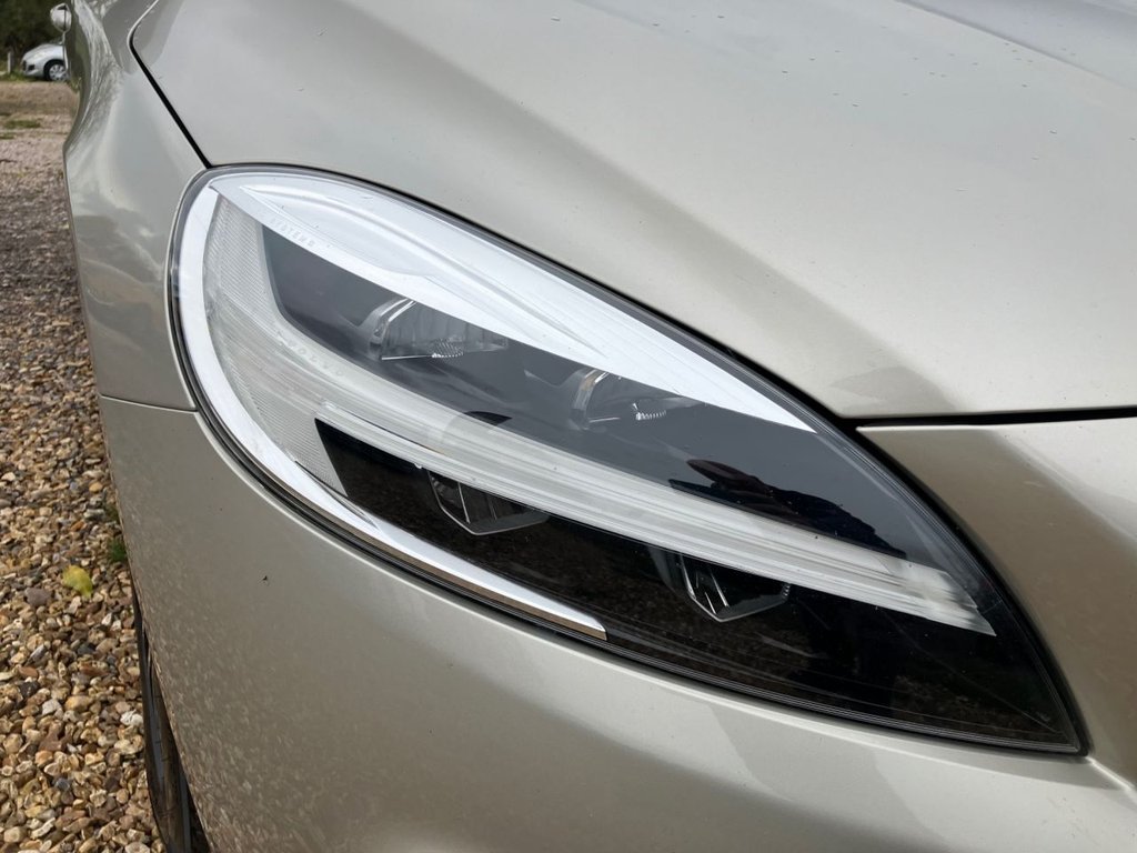 Used Volvo V40 2017 for sale - 76417059: Photo 11