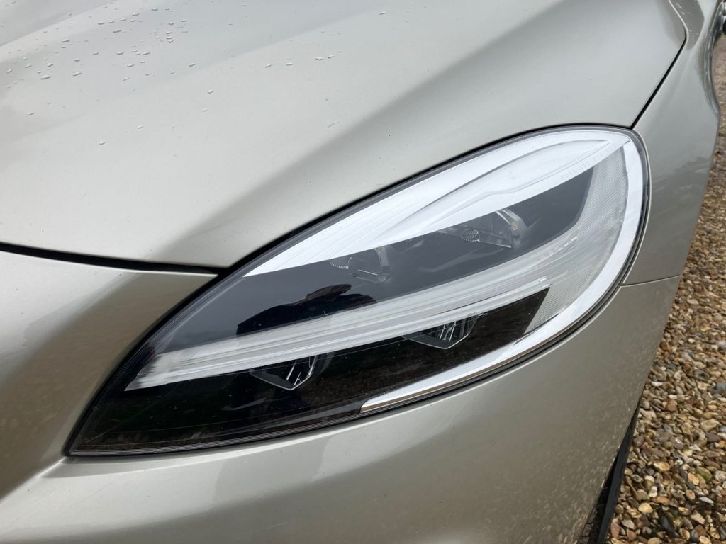 Used Volvo V40 2017 for sale - 76417059: Photo 12