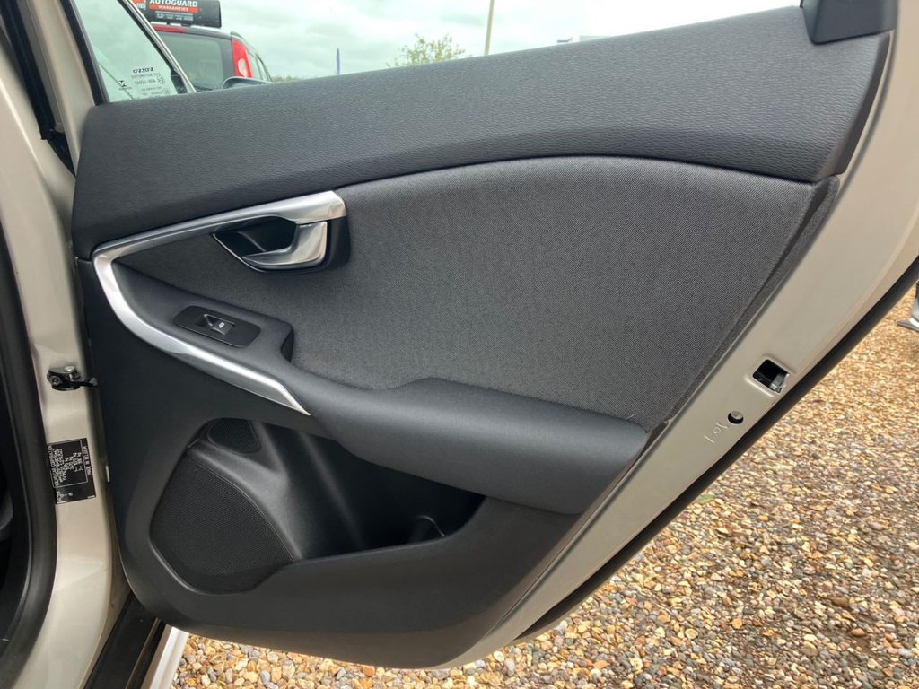 Used Volvo V40 2017 for sale - 76417059: Photo 25