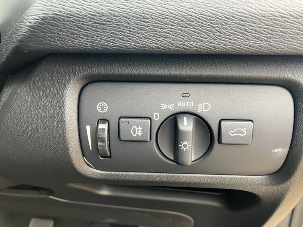 Used Volvo V40 2017 for sale - 76417059: Photo 32