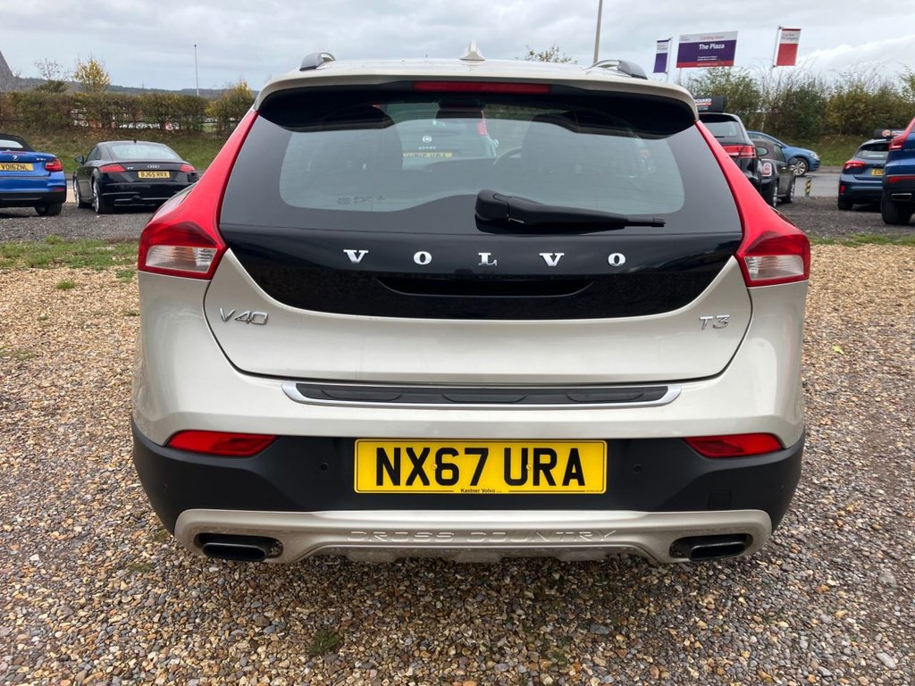 Used Volvo V40 2017 for sale - 76417059: Photo 4