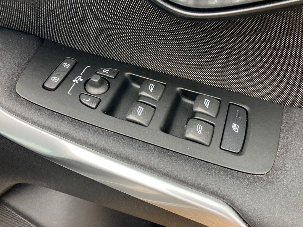 Used Volvo V40 2017 for sale - 76417059: Photo 40