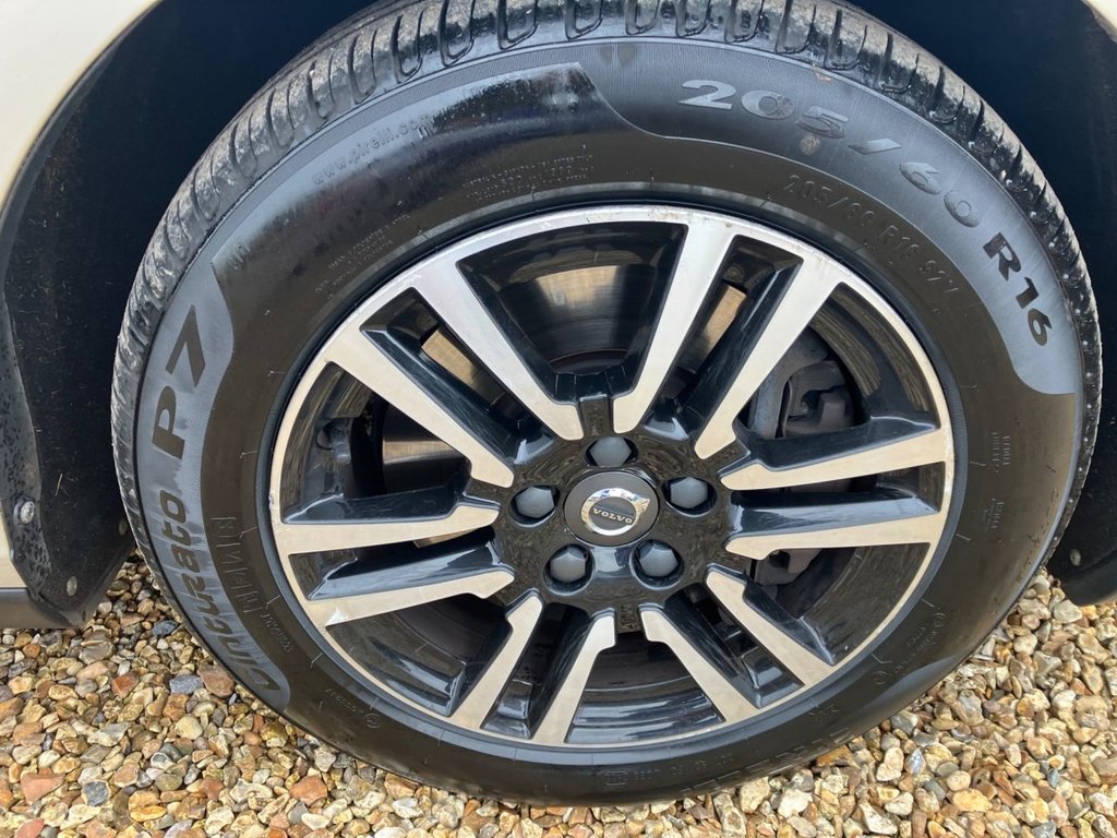 Used Volvo V40 2017 for sale - 76417059: Photo 41