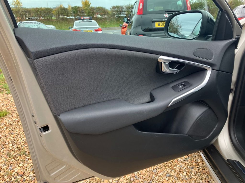 Used Volvo V40 2017 for sale - 76417059: Photo 48