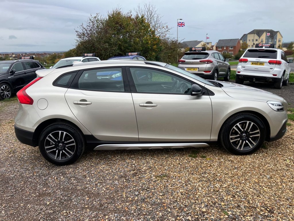 Used Volvo V40 2017 for sale - 76417059: Photo 5