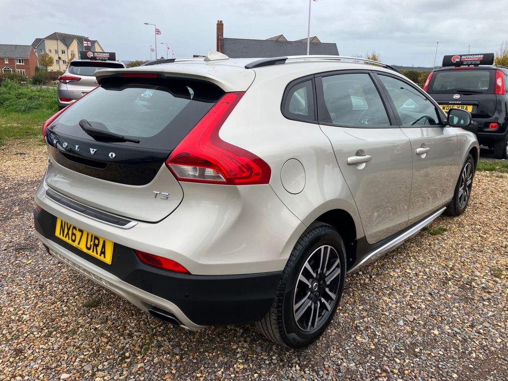 Used Volvo V40 2017 for sale - 76417059: Photo 6