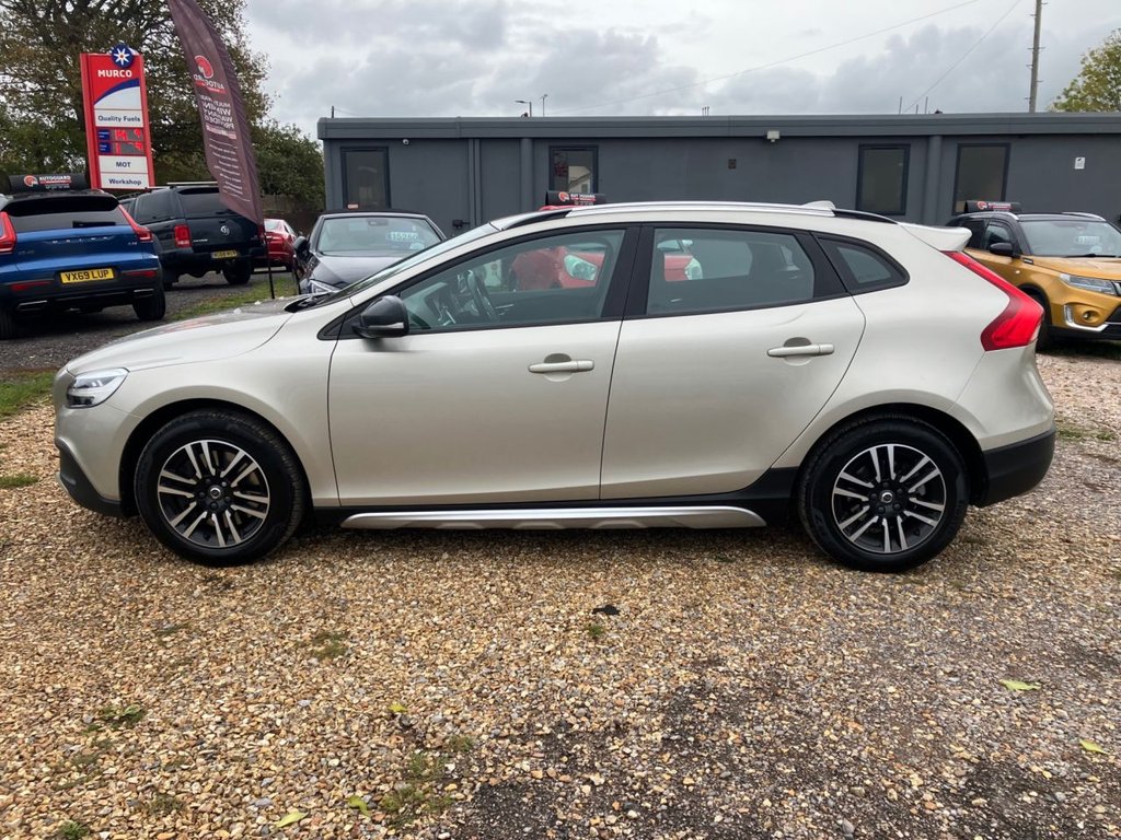 Used Volvo V40 2017 for sale - 76417059: Photo 9