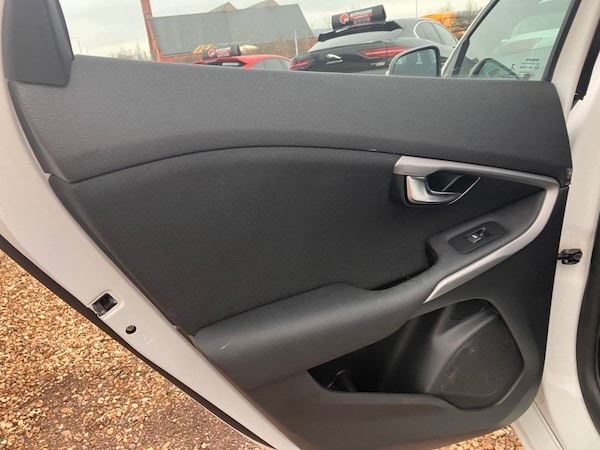 Used Volvo V40 2014 for sale - 75770509: Photo 27