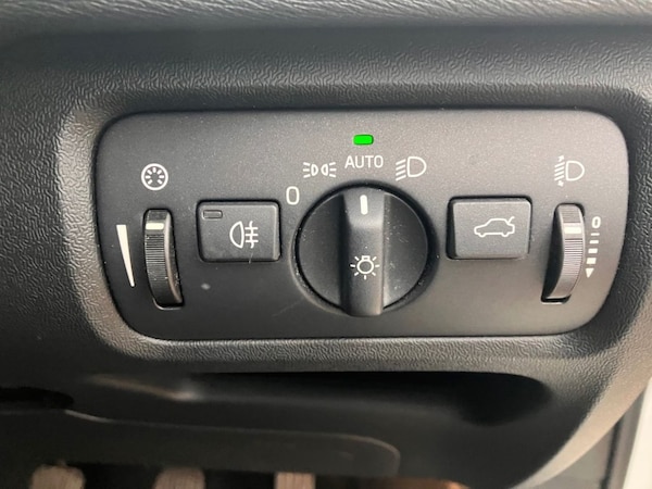 Used Volvo V40 2014 for sale - 75770509: Photo 32