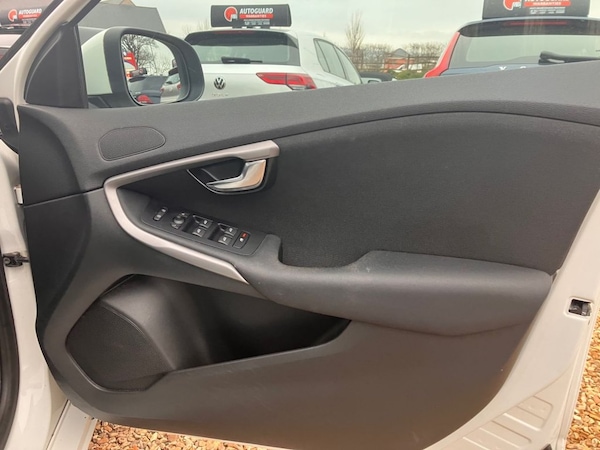 Used Volvo V40 2014 for sale - 75770509: Photo 37