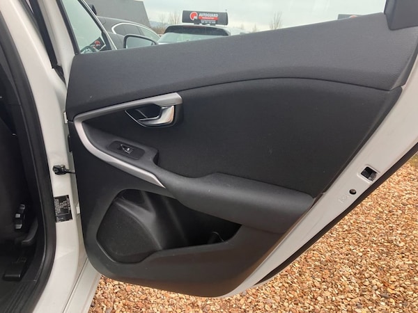Used Volvo V40 2014 for sale - 75770509: Photo 40