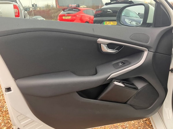 Used Volvo V40 2014 for sale - 75770509: Photo 45