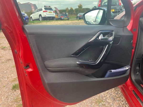 Used Peugeot 208 2015 for sale - 76267269: Photo 25