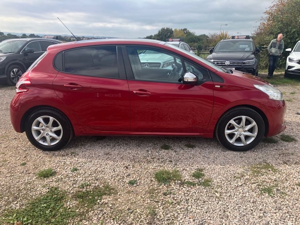 Used Peugeot 208 2015 for sale - 76267269: Photo 2