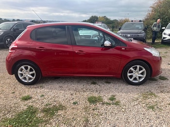 Used Peugeot 208 2015 for sale - 76267269: Photo 2