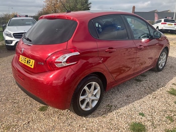 Used Peugeot 208 2015 for sale - 76267269: Photo 3