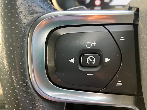 Used Volvo XC40 2019 for sale - 76267310: Photo 43