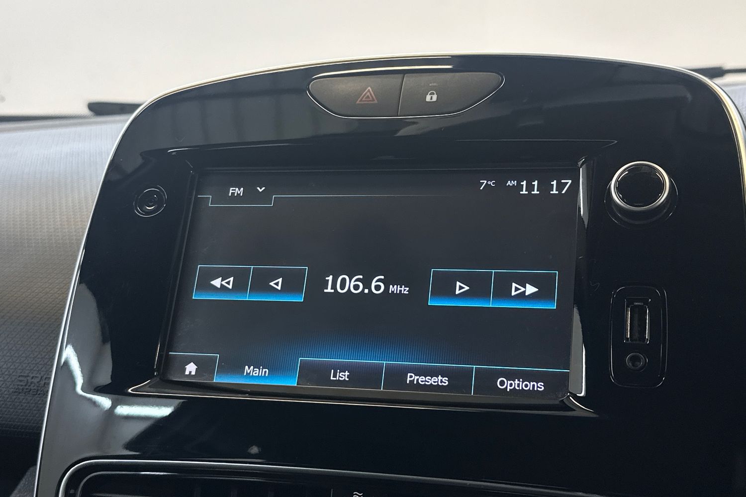 Used Renault Clio 2018 for sale - 76950948: Photo 28