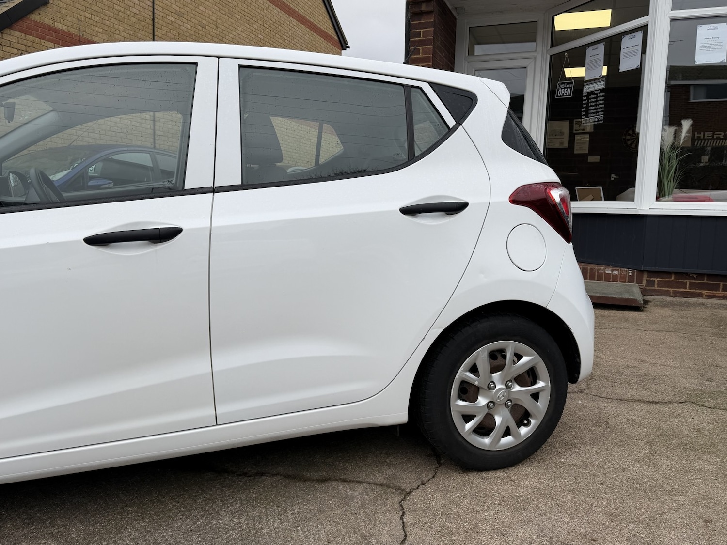 Used Hyundai i10 2017 for sale - 77807093: Photo 4