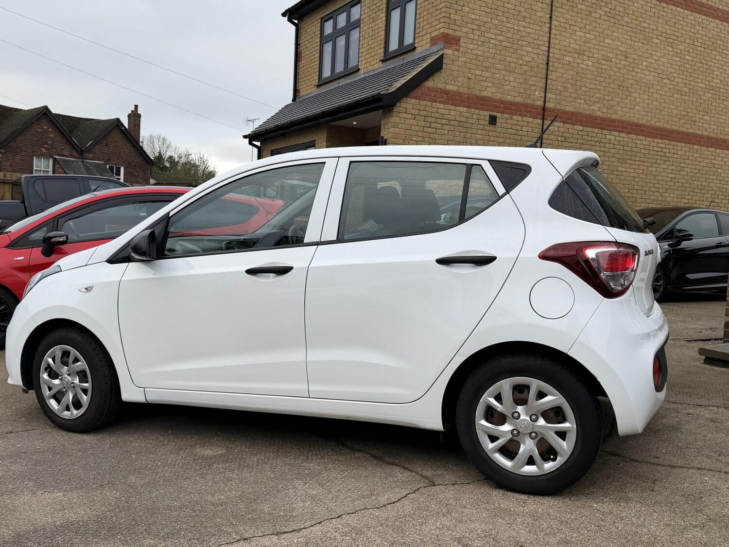 Used Hyundai i10 2017 for sale - 77807093: Photo 9