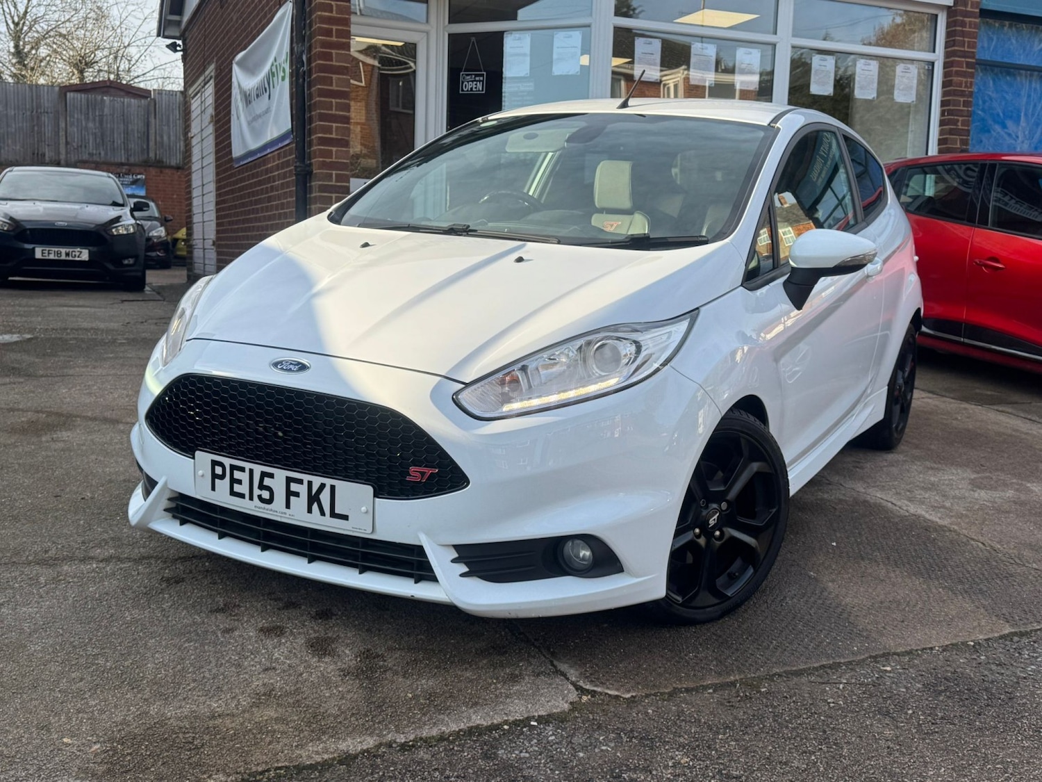 Used Ford Fiesta 2015 for sale - 77319860: Photo 2