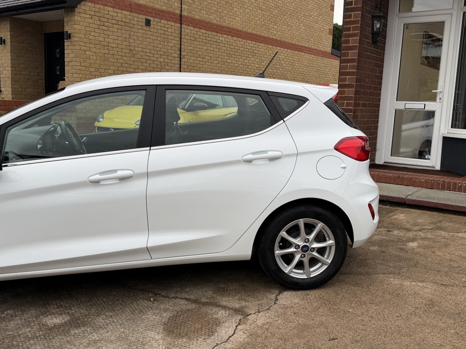 Used Ford Fiesta 2017 for sale - 76884910: Photo 10
