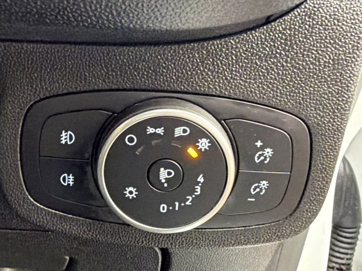 Used Ford Fiesta 2017 for sale - 76884910: Photo 32