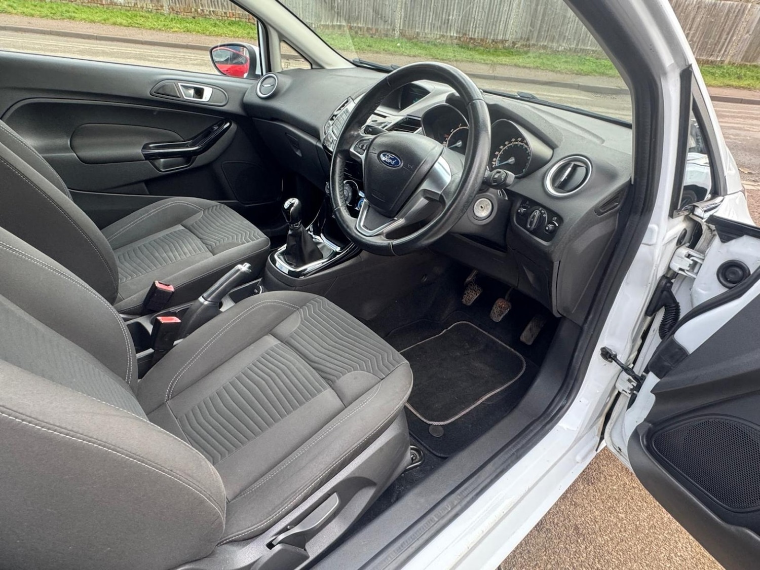 Used Ford Fiesta 2015 for sale - 77277300: Photo 22