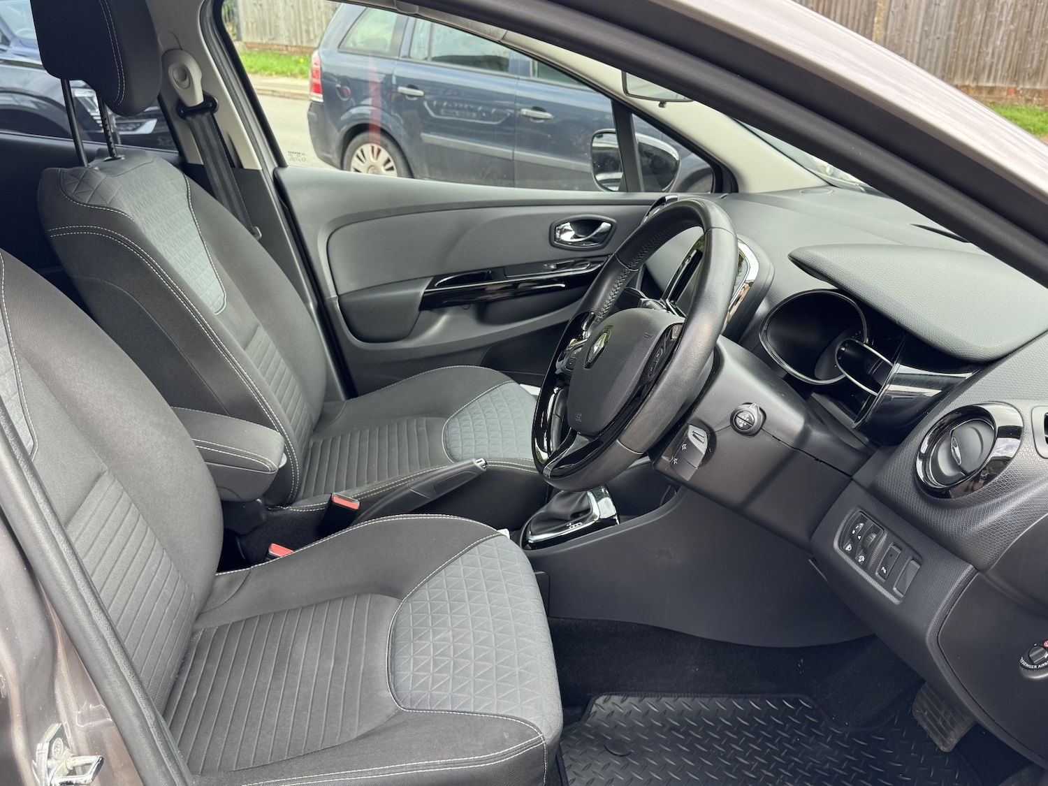 Used Renault Clio 2014 for sale - 76430948: Photo 15