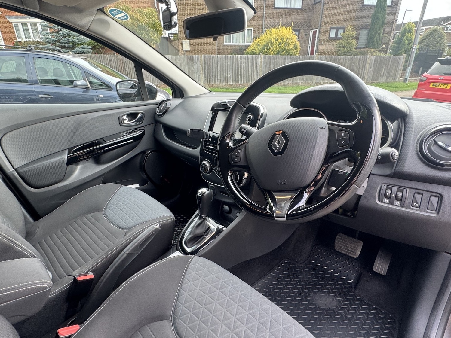 Used Renault Clio 2014 for sale - 76430948: Photo 17