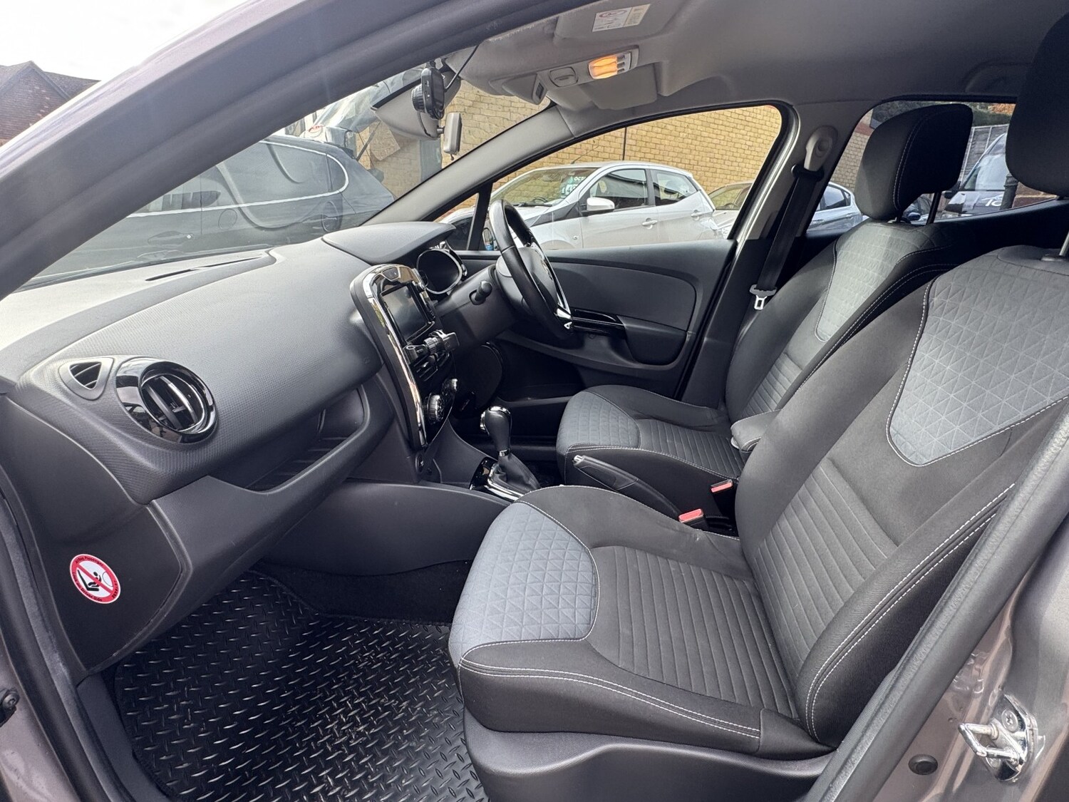 Used Renault Clio 2014 for sale - 76430948: Photo 23