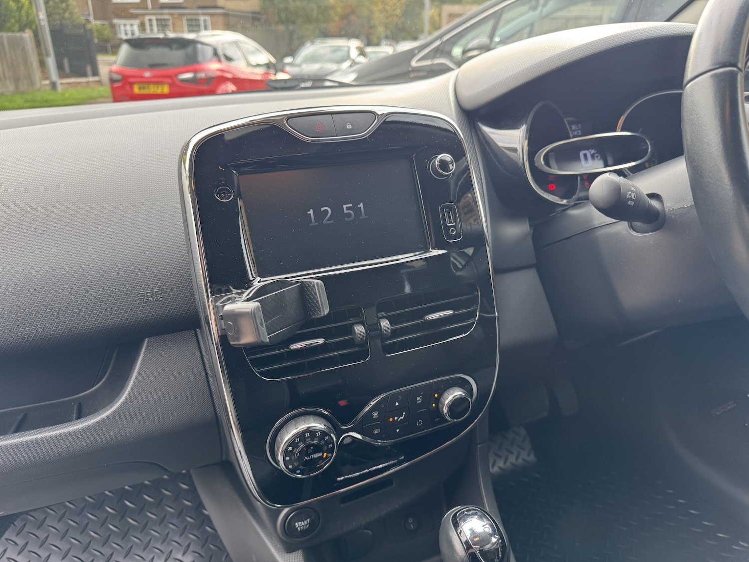 Used Renault Clio 2014 for sale - 76430948: Photo 25