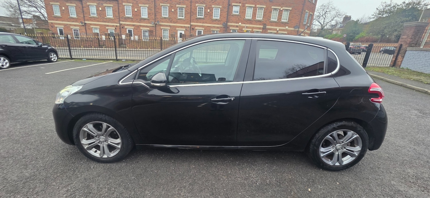 Used Peugeot 208 2014 for sale - 77319064: Photo 16